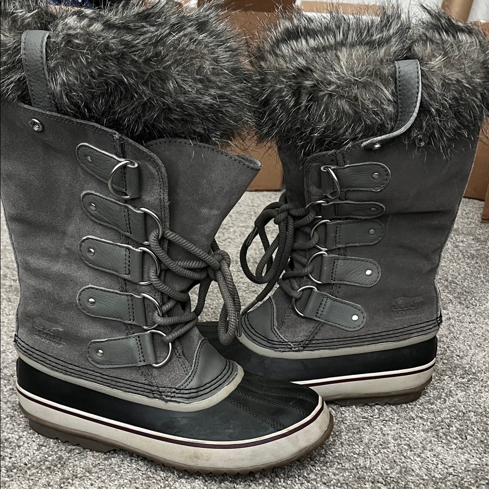 Sorel Women's Gray and Black Winter Boots